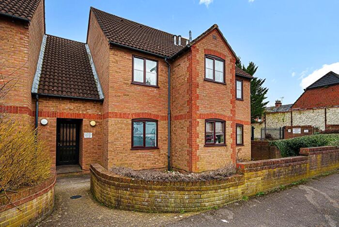 1 Bedroom Flat To Rent In High Wycombe, Buckinghamshire, HP12