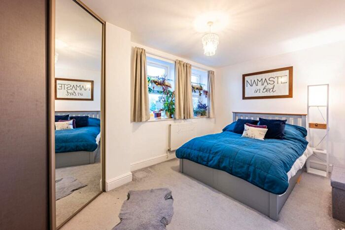 1 Bedroom Flat To Rent In Romford Road, Forest Gate, London, E7