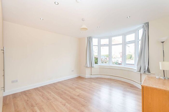 7 Bedroom Property To Rent In Oxgate Gardens, Cricklewood, London, NW2