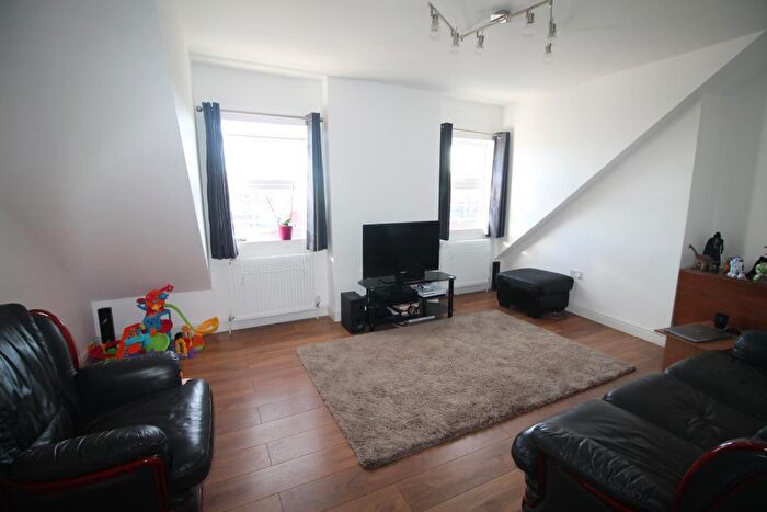 1 Bedroom Flat To Rent In Station Lane, Hornchurch, RM12