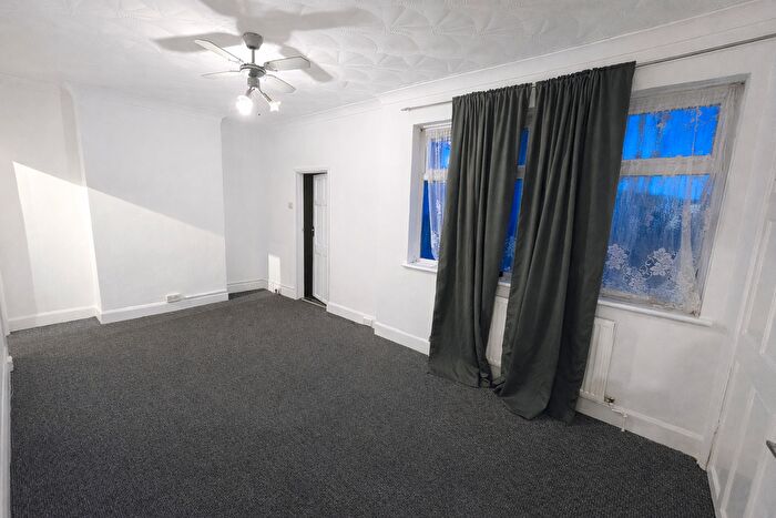 2 Bedroom Flat To Rent In Albert Road, London, SE25