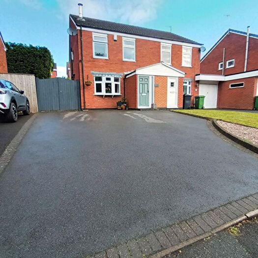 3 Bedroom Semi-Detached House For Sale In Evesham Rise, Dudley, DY2