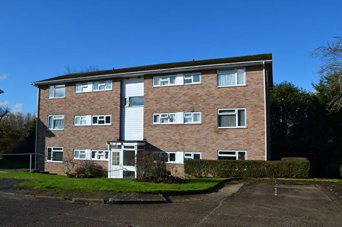 2 Bedroom Flat For Sale In Dry Bank Court, Tonbridge, TN10