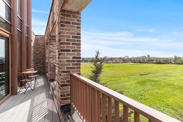 Studio To Rent In Hanger Lane, Ealing, W5