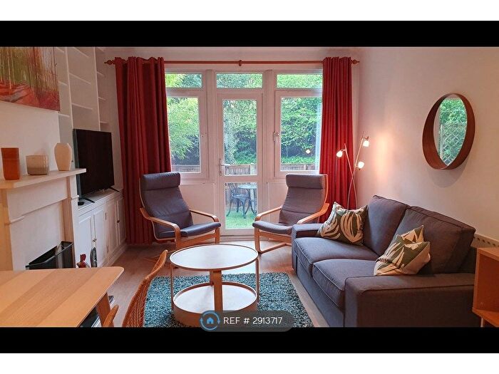 2 Bedroom Flat To Rent In Flowersmead, London, SW17