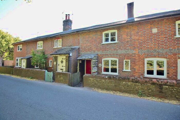 2 Bedroom Cottage To Rent In North Waltham, Basingstoke RG25