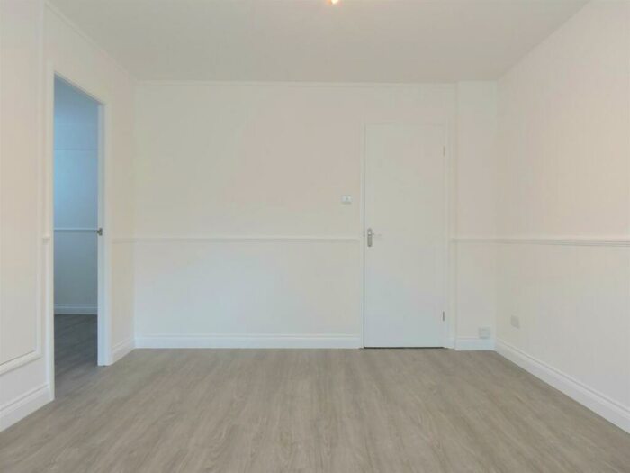 1 Bedroom Flat To Rent In South Street, EN3