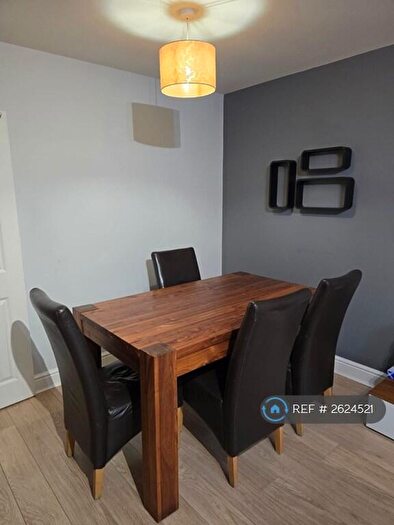 2 Bedroom Flat To Rent In Bourne Place, Chertsey, KT16