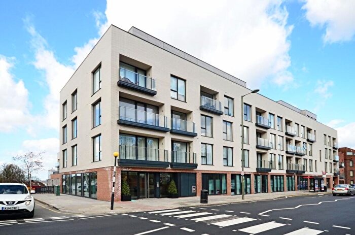 3 Bedroom Penthouse To Rent In Fairmont Mews, Finchley, London, NW2
