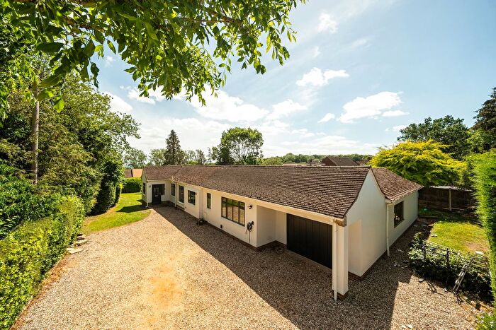 5 Bedroom Detached Bungalow To Rent In Halls Road, Tilehurst, Reading, RG30