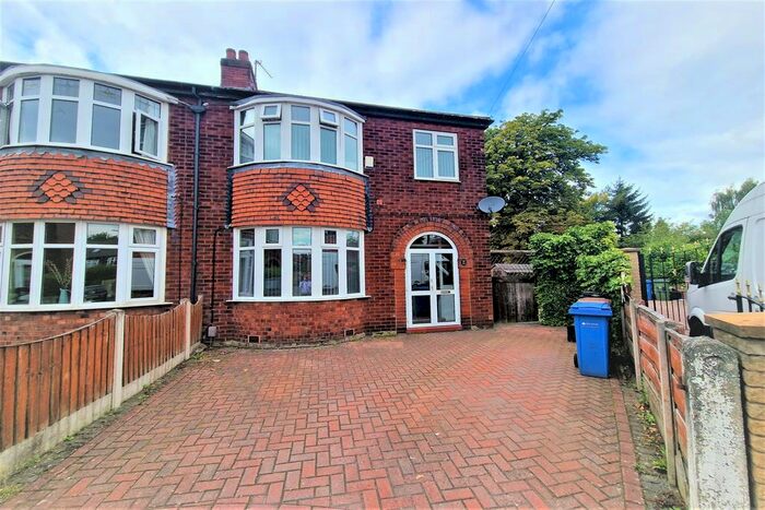 3 Bedroom Semi-Detached House To Rent In Frodsham Avenue, Heaton Norris, Stockport, SK4