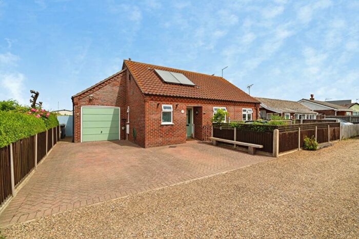 3 Bedroom Bungalow For Sale In Poplar Drive, Walcott, Norwich, Norfolk, NR12