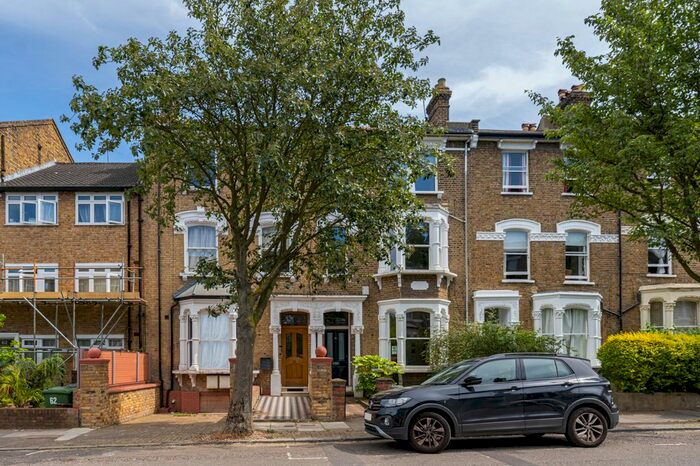 3 Bedroom Flat To Rent In Freegrove Road, Islington, N7