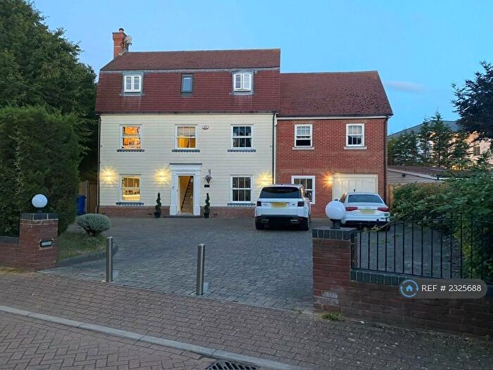 5 Bedroom Detached House To Rent In North Stifford, Grays, RM16