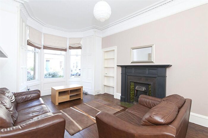 2 Bedroom Flat To Rent In Comely Bank Street, Edinburgh, EH4