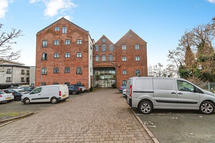 2 Bedroom Flat For Sale In Wolverhampton Street, Walsall, WS2