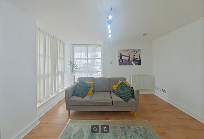 2 Bedroom Flat For Sale In Barrier Point Road, Pontoon Dock, E16
