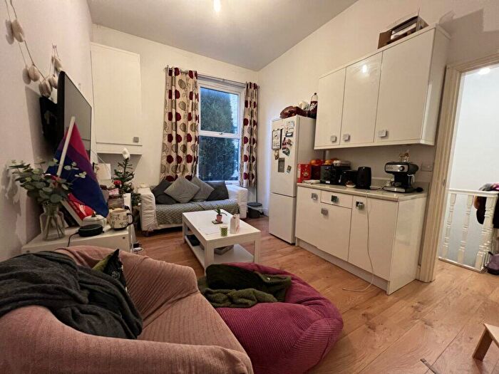 3 Bedroom Apartment To Rent In Flat - Wilmslow Road - Withington - £ Pppw, M20