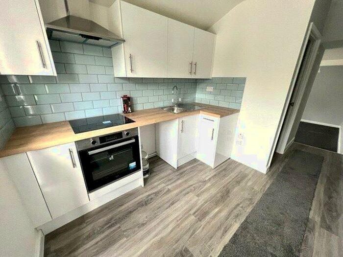 Apartment To Rent In Bridge Road, Southampton, Hampshire, SO19