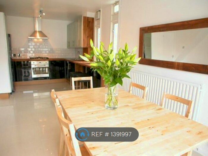 5 Bedroom Flat To Rent In Clapham Common, London, SW4