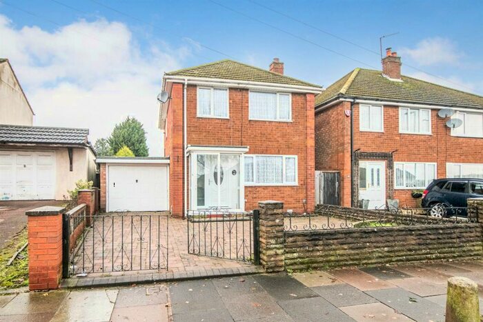3 Bedroom Property To Rent In Walkers Heath, Kings Norton, B38