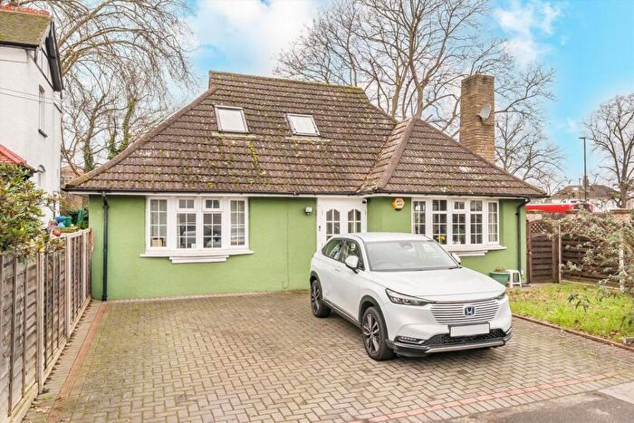 4 Bedroom Detached House For Sale In Graham Road, Mitcham, CR4