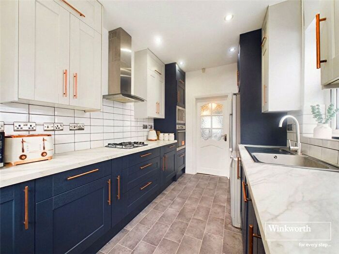 3 Bedroom Bungalow To Rent In Kinloch Drive, Kingsbury, London, NW9