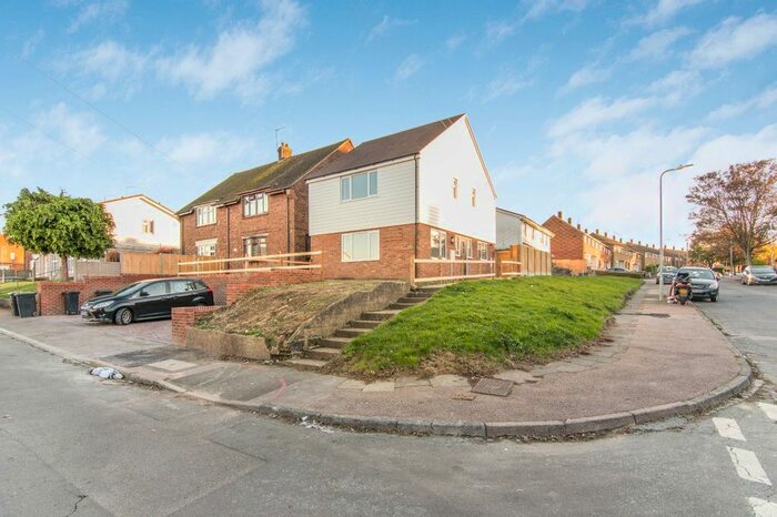 3 Bedroom Detached House To Rent In Bourne Road, Gravesend, Kent DA12