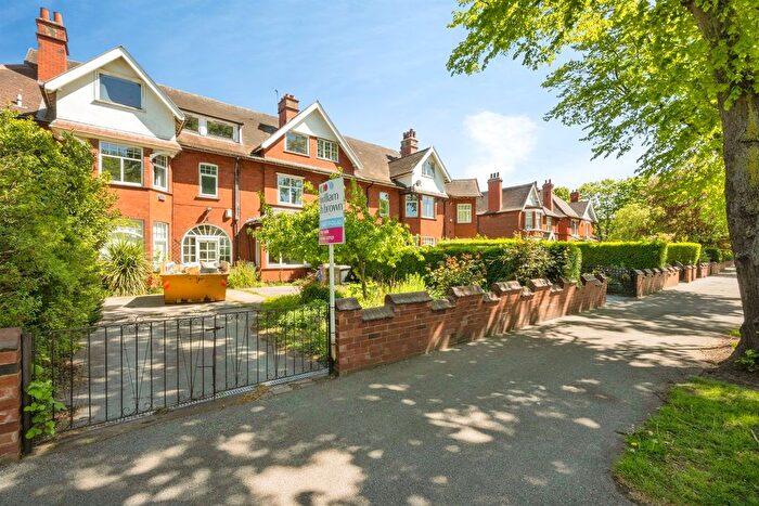 6 Bedroom Terraced House For Sale In Town Moor Avenue, Town Moor, Doncaster, DN2