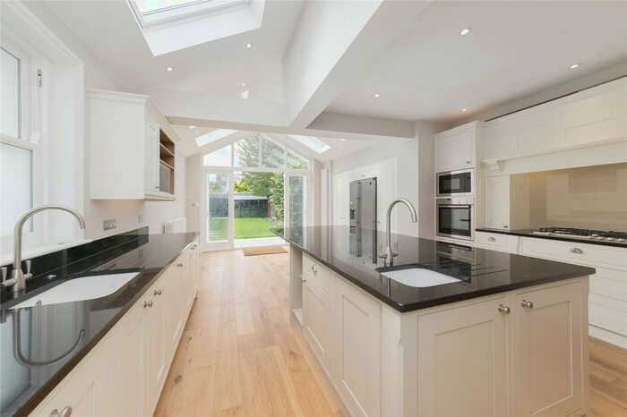 4 Bedroom Semi-Detached House To Rent In Sedgeford Road, Shepherds Bush, London, W12