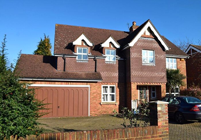 5 Bedroom Detached House For Sale In Orchard End, Weybridge, KT13