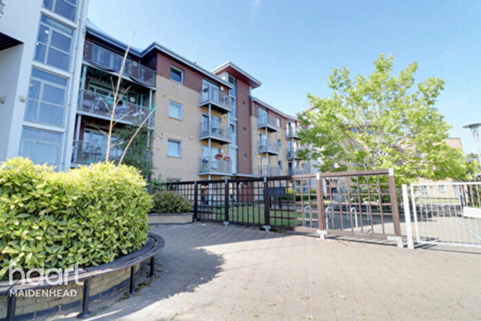 2 Bedroom Apartment For Sale In Kelvin Gate, Bracknell, RG12