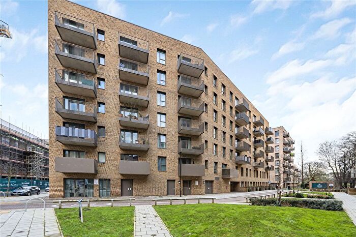 2 Bedroom Flat For Sale In Clovelly Road, Hounslow, TW3