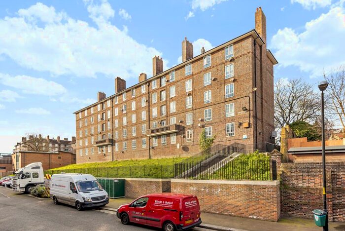 2 Bedroom Flat To Rent In Dog Kennel Hill Estate East Dulwich, SE22