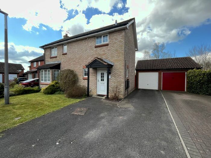 3 Bedroom Detached House To Rent In Downland Road, Swindon, Wiltshire, SN2