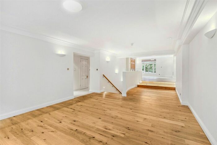 3 Bedroom Terraced House To Rent In Cadogan Place, Sloane Square, London, SW1X