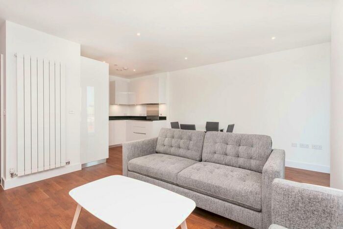 2 Bedroom Flat To Rent In Duncombe House, Woolwich, London, SE18
