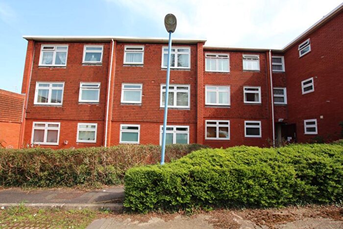 2 Bedroom Apartment To Rent In Tunstall Close - Stoke Bishop, BS9