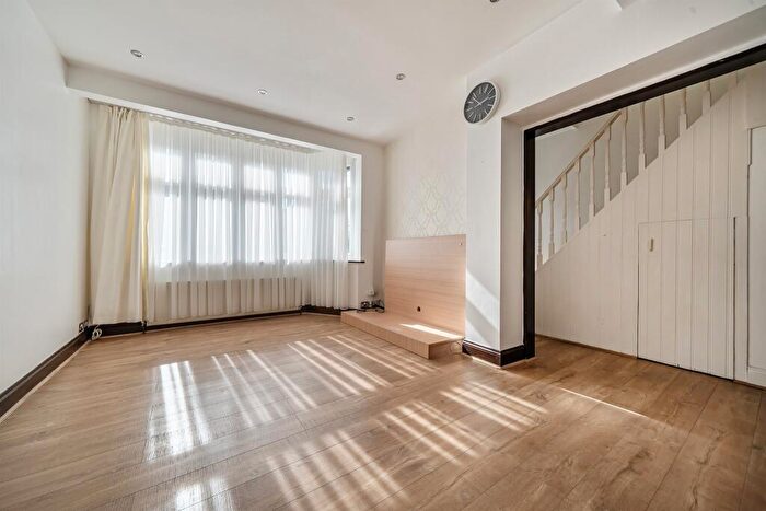4 Bedroom End Of Terrace House For Sale In Eastbury Avenue, Enfield, EN1