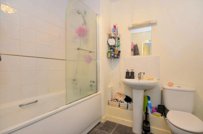 1 Bedroom Flat To Rent In Scott Avenue, West Hill, London, SW15