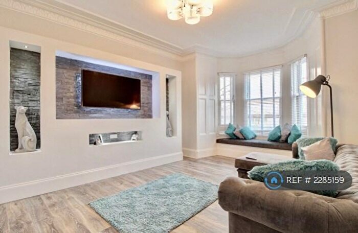 2 Bedroom Flat To Rent In Alice Street, Paisley, PA2