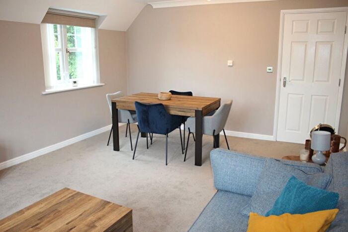 2 Bedroom Flat To Rent In Chancel Court, Solihull, West Midlands, B91