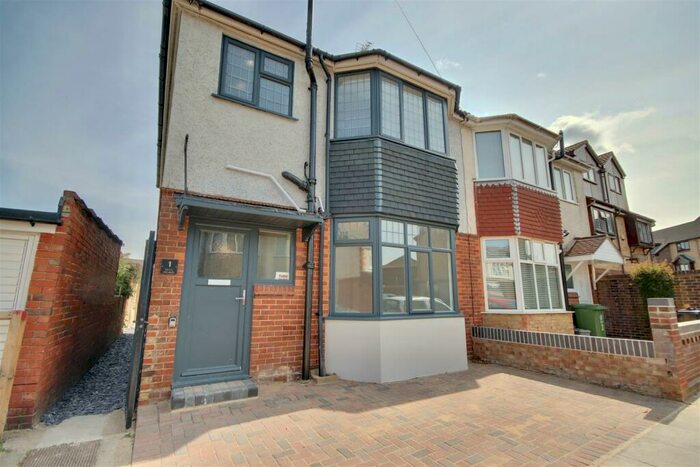 3 Bedroom Semi-Detached House To Rent In Vita Road, Portsmouth, PO2