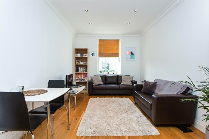 1 Bedroom Apartment To Rent In Queens Crescent, Chalk Farm, NW5