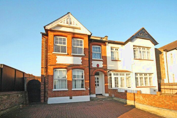 Studio To Rent In London Road, Isleworth TW7