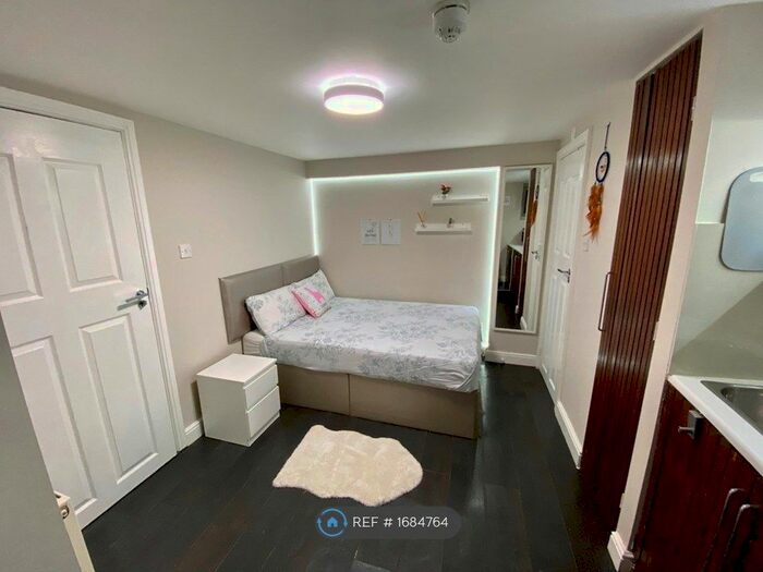 Studio To Rent In Finchley Road, London, NW3