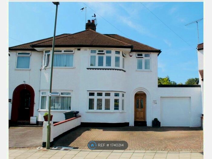 3 Bedroom Semi-Detached House To Rent In Alverstone Avenue, London, EN4