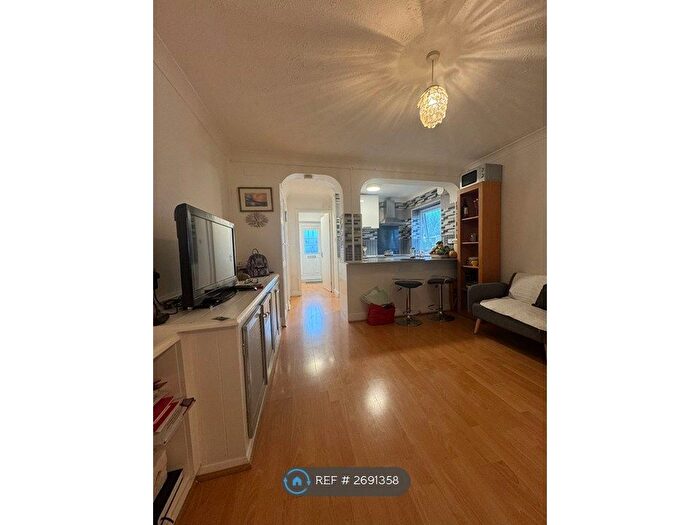 1 Bedroom Flat To Rent In Caledonian House, Crawley, RH10