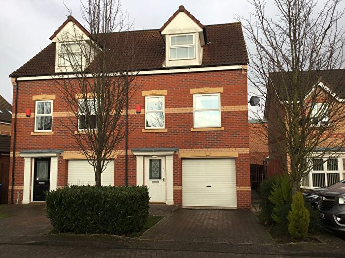 3 Bedroom Semi-Detached House To Rent In Swan Court, Gainsborough, DN21