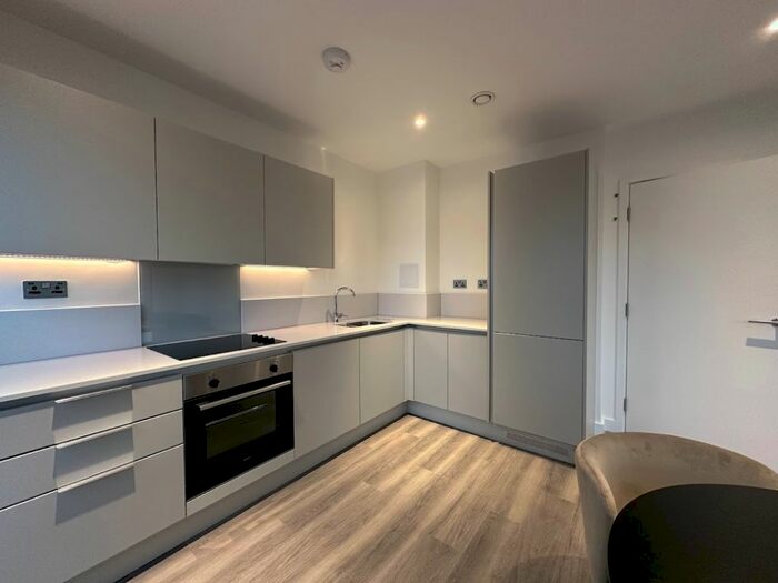 2 Bedroom Flat To Rent In Station View, Guildford, GU1